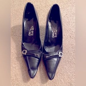 Classic work pumps. Subtle and functional.